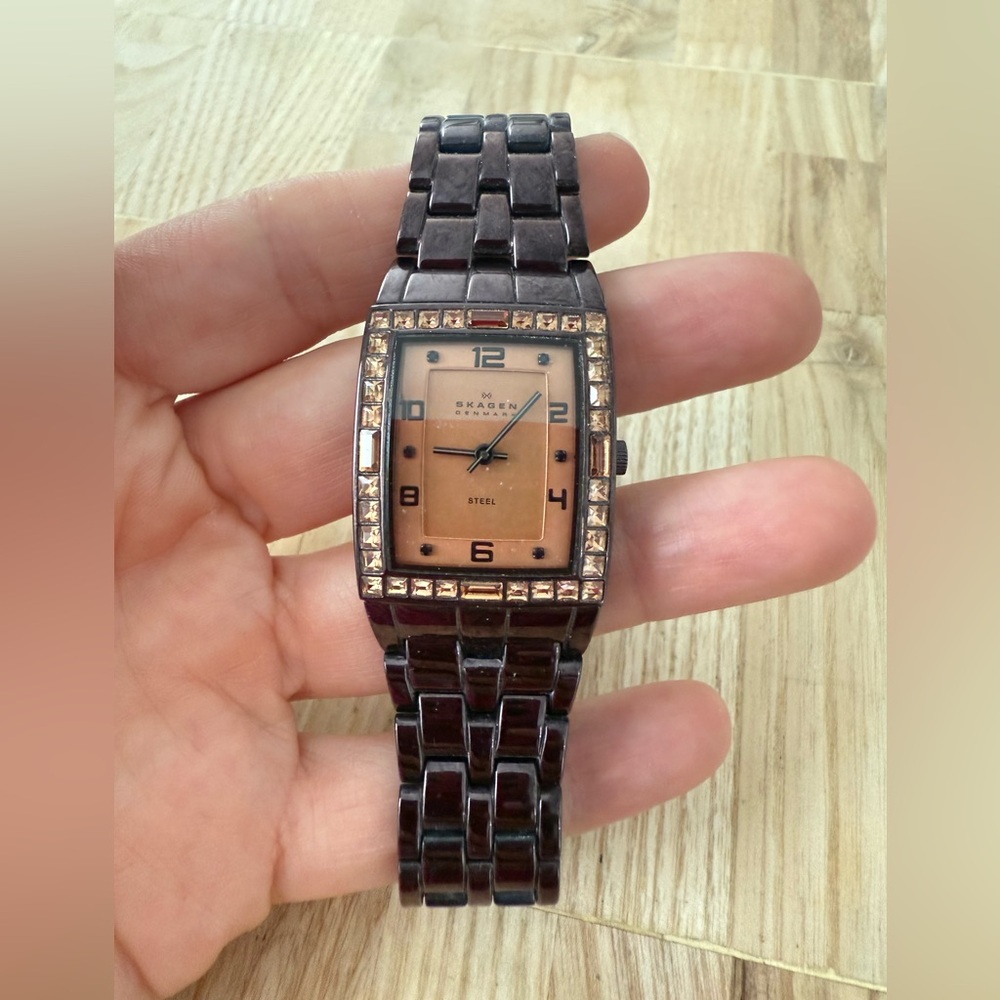 Skagen ladies Steel 527SMX Crystal Bezel brown watch New Battery
